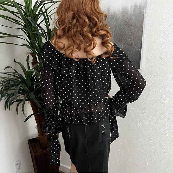 Guess Black & White Ruffled Polka Dot Long Sleeve Off the Shoulder Party Top - Picture 3 of 7